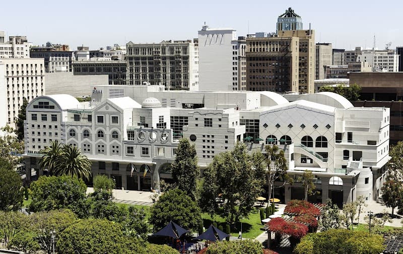 FIDM-Fashion Institute of Design & Merchandising - Image 1