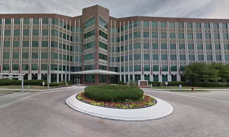 DeVry University-Illinois - Image 1